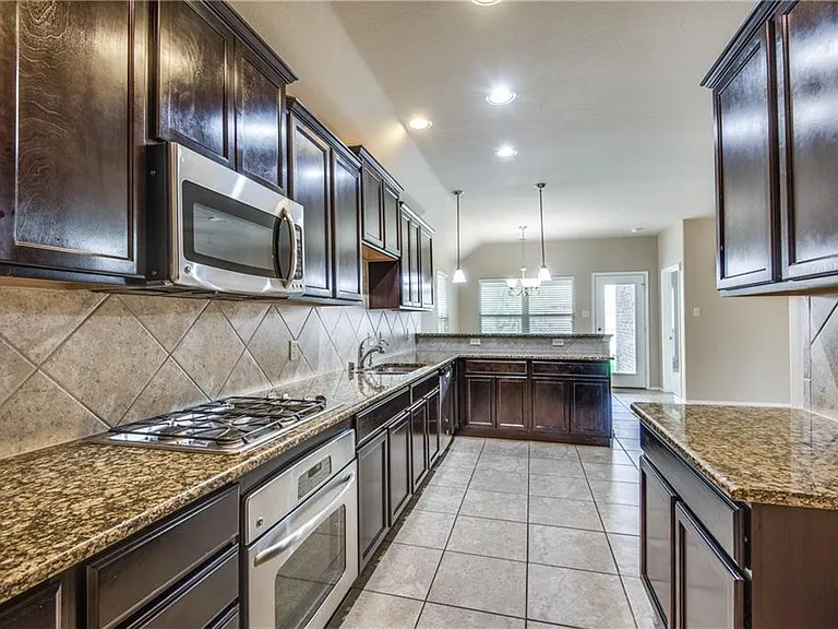 429 Roger Graves Cir — Photo 6