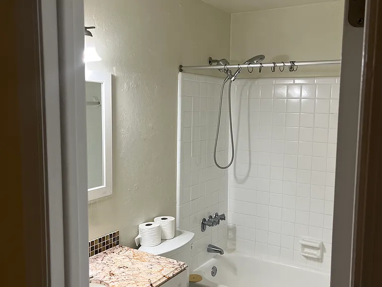 109 Suffolk Ct — Photo 9