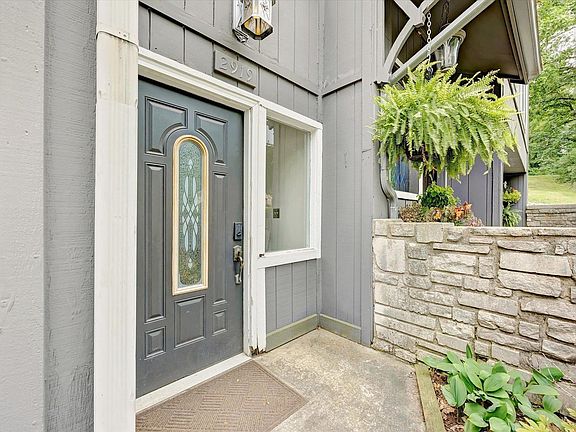 2nd image of 2919 W Winterberry Ct