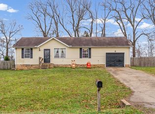 121 Oak Tree Dr, Oak Grove, KY 42262