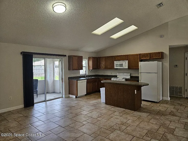 842 Aruba Ave SE — Photo 4