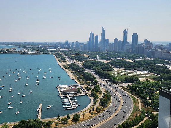 4th image of 100 N Harbor Dr #4507