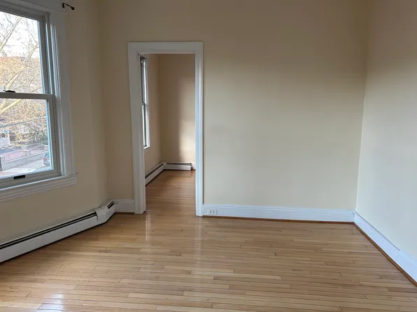 122 Jewett Avenue image 4 of 17