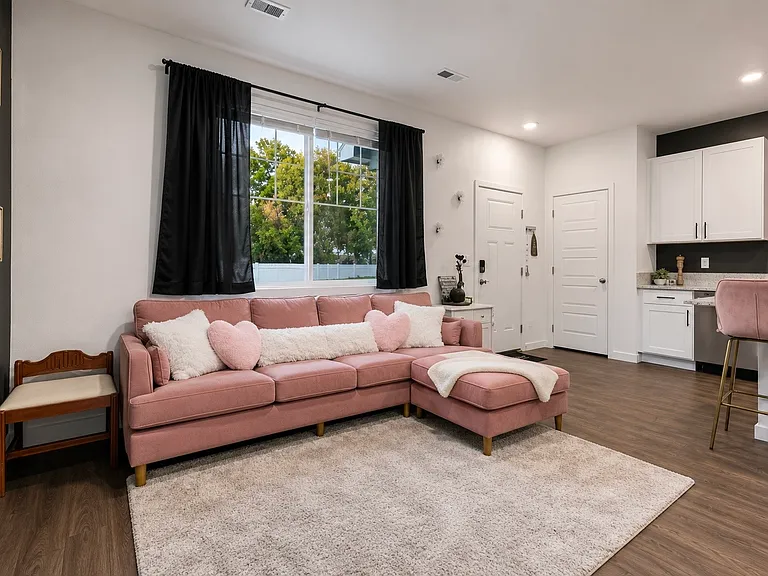205 Cardinal St — Photo 4