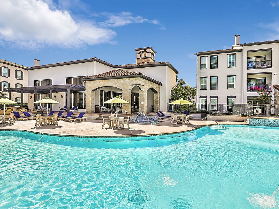 Serene Poolside Living at Amalfi at Tuscan Lakes