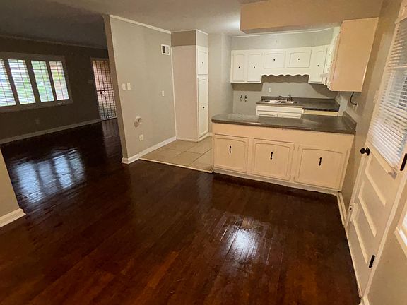3rd image of 1419 Briarwood Dr