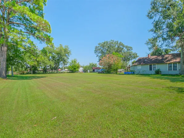 8903 Charity St, Needville, TX 77461