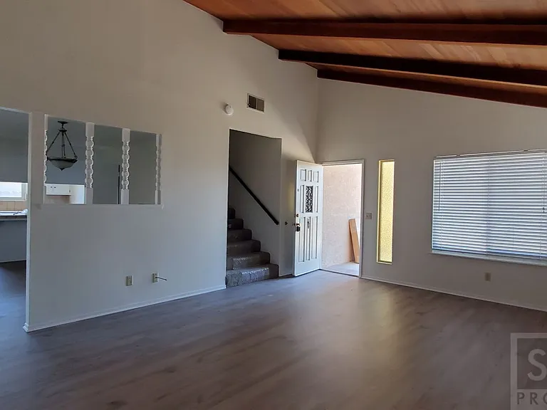 812 Emerald Ct — Photo 4