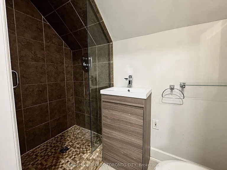 185 Rumble Ave #2 — Photo 7