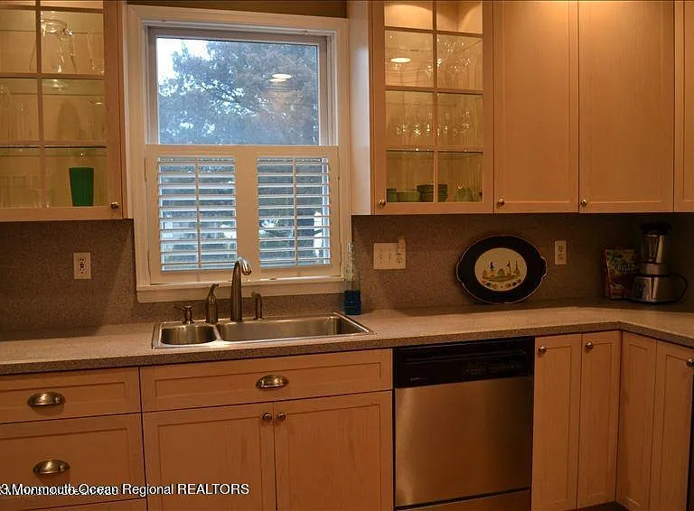418 5th Ave — Photo 9