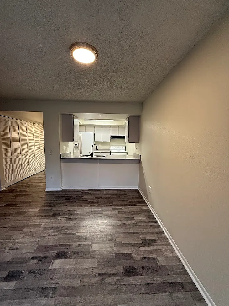 1 bed, 800 sqft, $1,425 — Photo 2