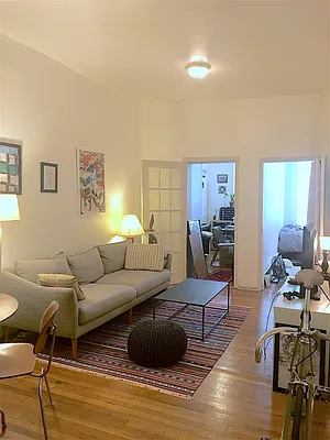 Rented by R New York | media 24