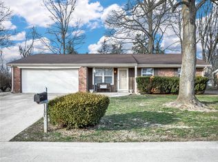 145 Twin Lake Dr, Swansea, IL
