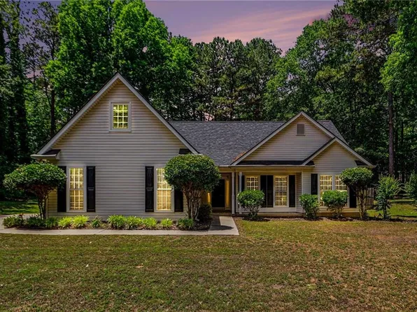 35 Wenham Ln, Sharpsburg, GA 30277