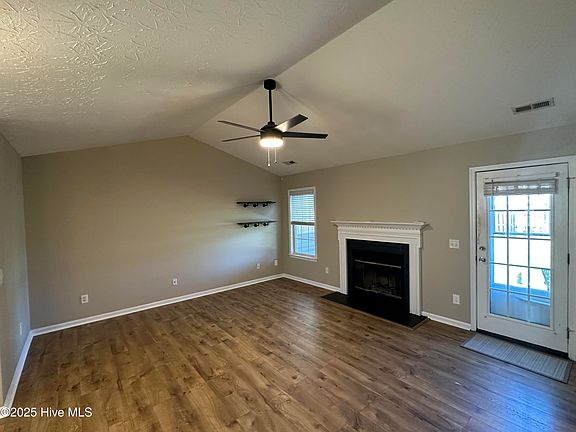 3rd image of 1875 Neese Cir NE