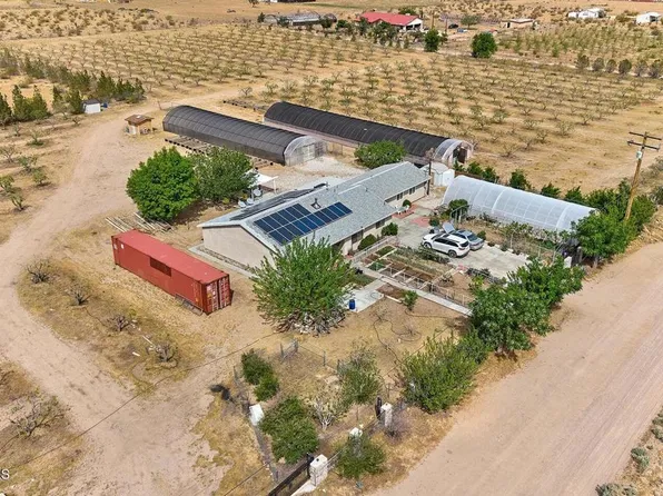 9494 Baker Rd, Lucerne Valley, CA 92356
