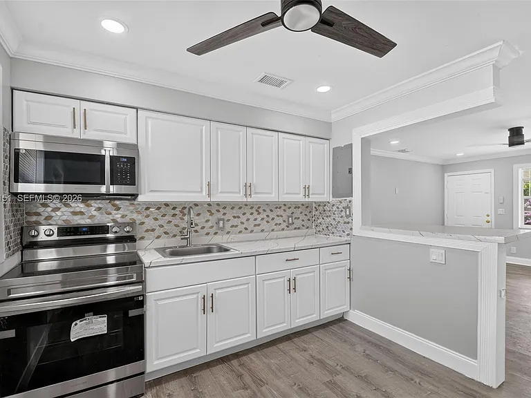 824 Bayberry Dr #824 — Photo 2