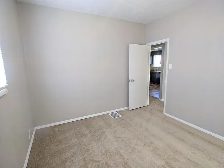 517 E Troy Ave — Photo 17