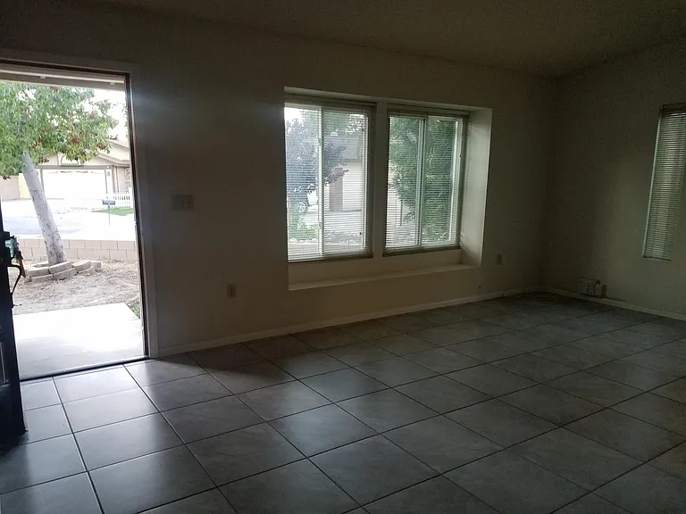 4281 Warwick Ct — Photo 2