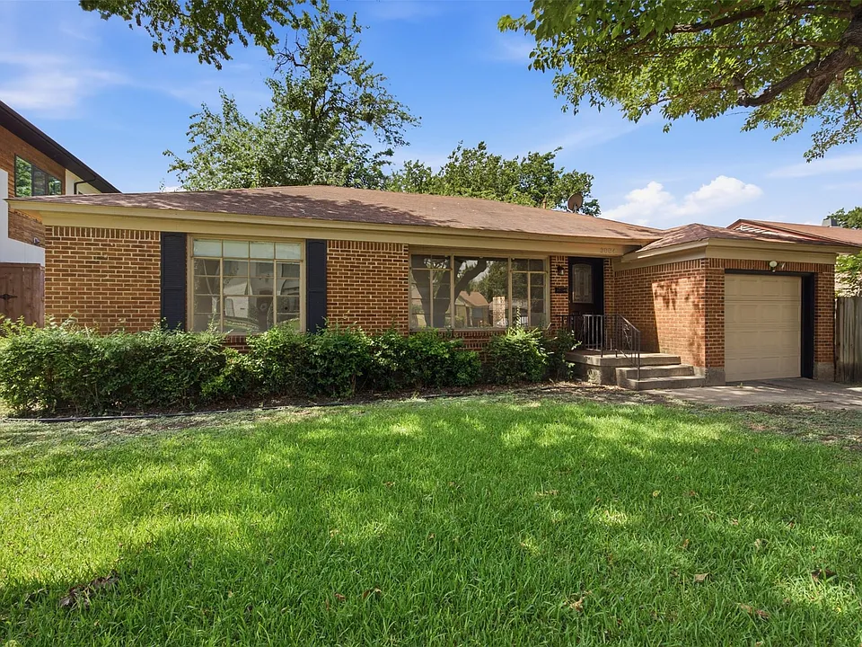 3884 Van Ness Ln