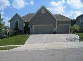 2301 W Forest Dr, Olathe, KS 66061