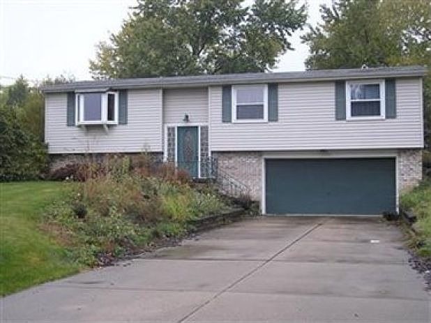 1st image of 276 Marshall Ave E
