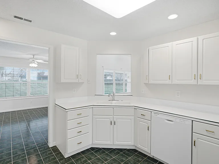 3604 Chatham Dr — Photo 28