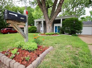 1756 Roth Hill Dr, Maryland Heights, MO 63043
