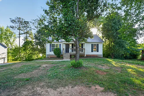 306 Oakland Cir Photo 1