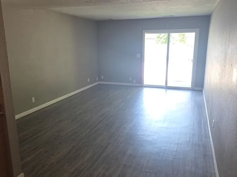6517 N Lexington Dr — Photo 6