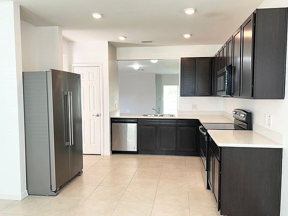 2nd image of 2715 Merida Ln