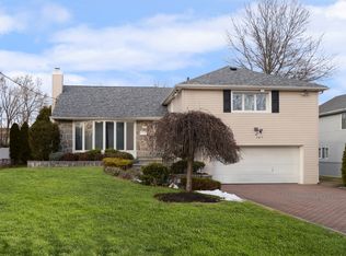 167 Robby Ln, Manhasset Hills, NY 11040