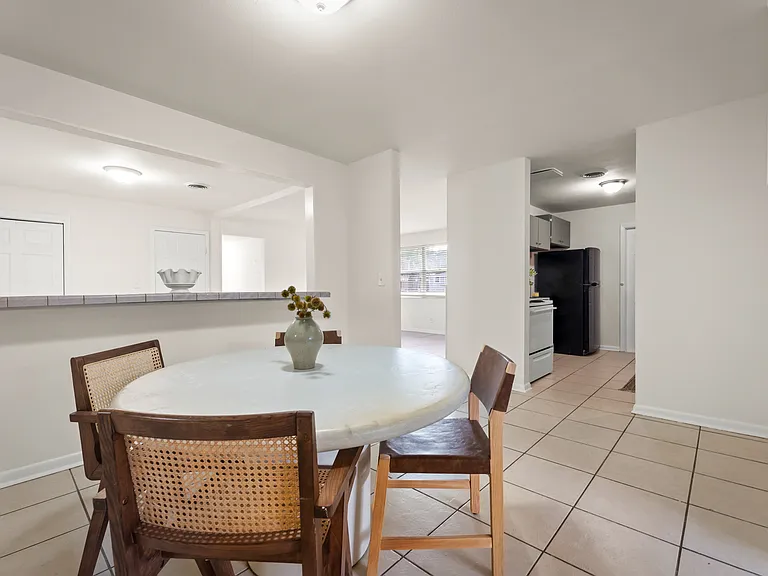 6750 Snow White Dr — Photo 7