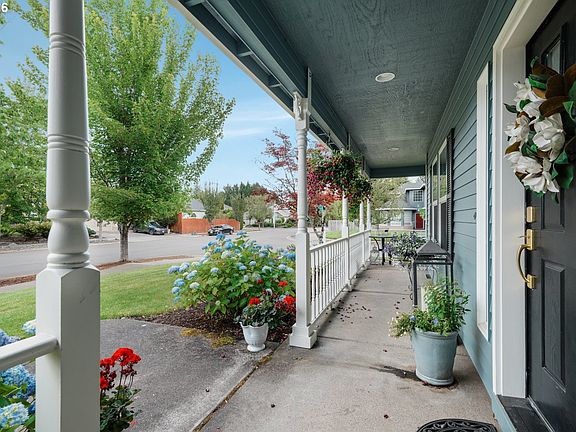 2nd image of 3085 NE Sunburst Ave