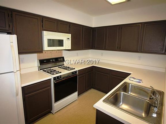 4th image of 2128 Bavington Dr
