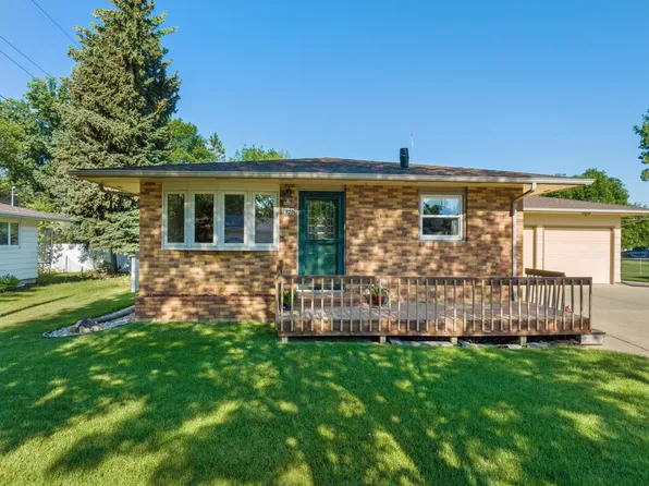 1820 11th St SW, Minot, ND 58701