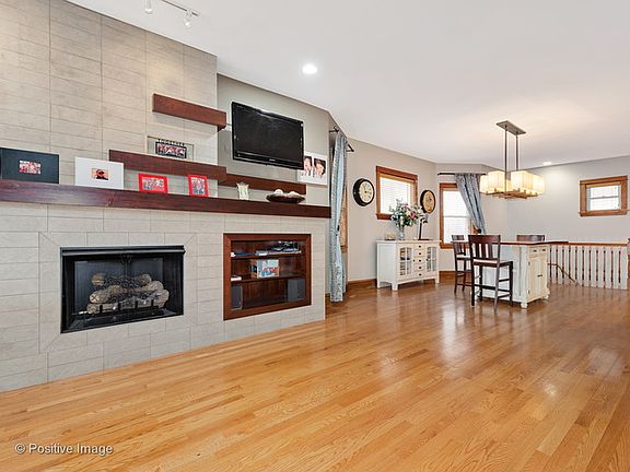 4th image of 3728 N Lawndale Ave
