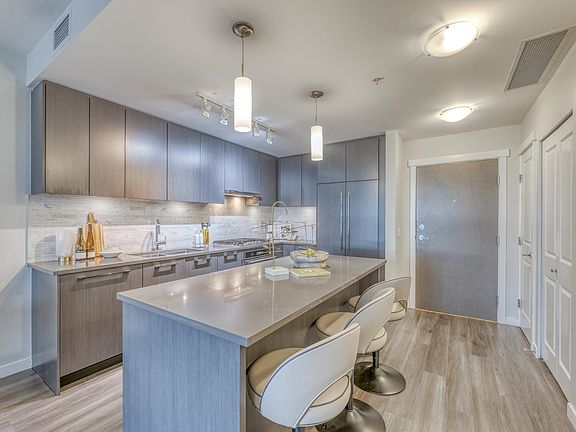 5th image of 9551 Alexandra Rd #436