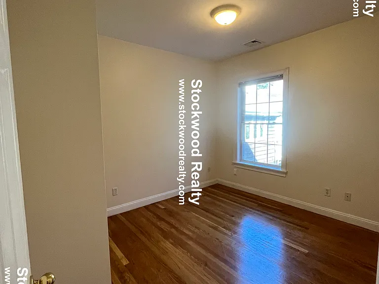 16 Gates St #2 — Photo 16