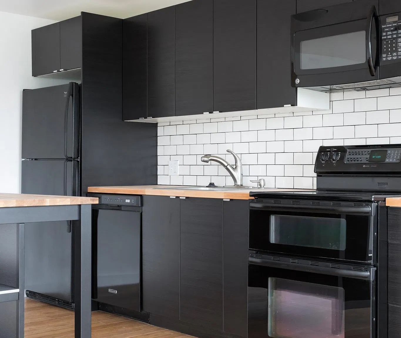 1 bed, 770 sqft, $2,450 — Photo 3