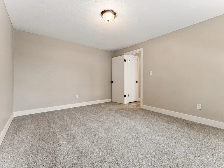 1302 Milwaukee St — Photo 7