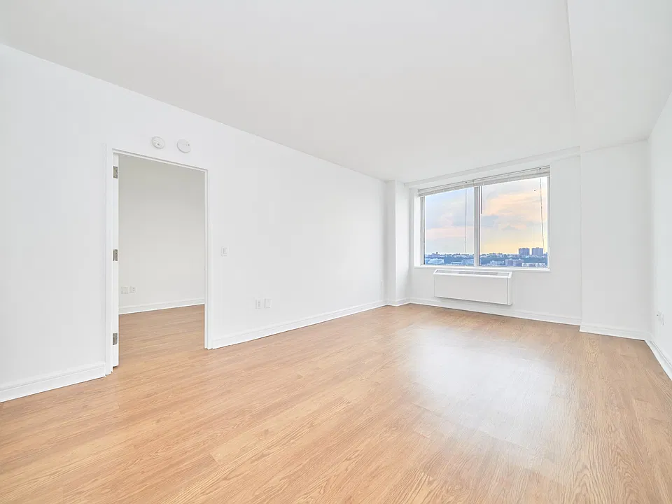 160 Riverside Blvd #19E