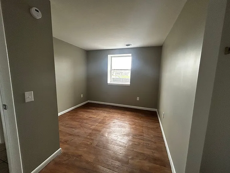 211 Tompkins St — Photo 18