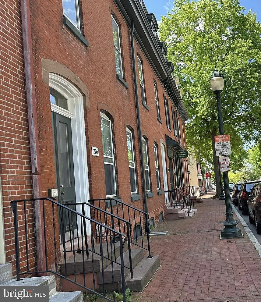 2 bed, 10668 sqft, $1,800 — Photo 1