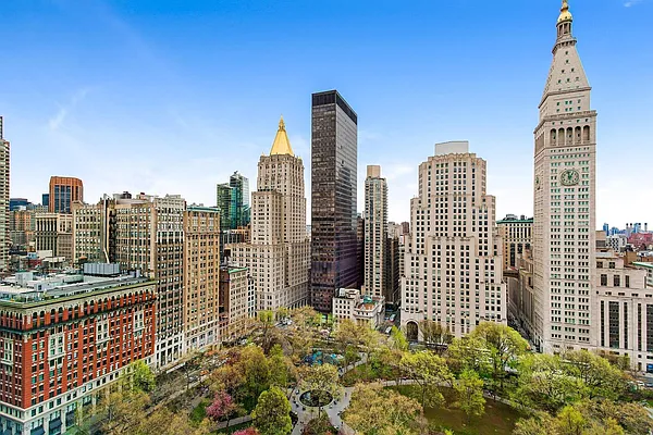Sold by Level Group | media 23
