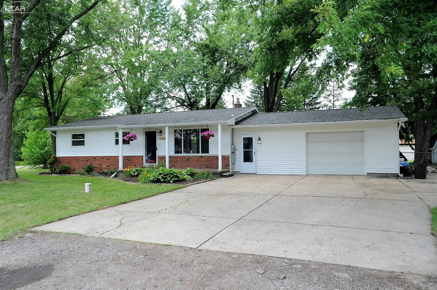 4444 Sheldon Ln photo 1