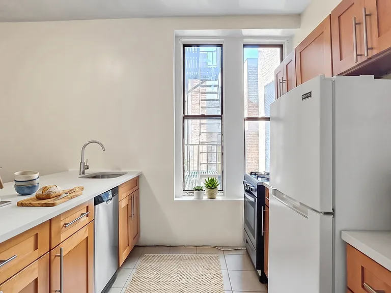 3 Pinehurst Ave #3D — Photo 2