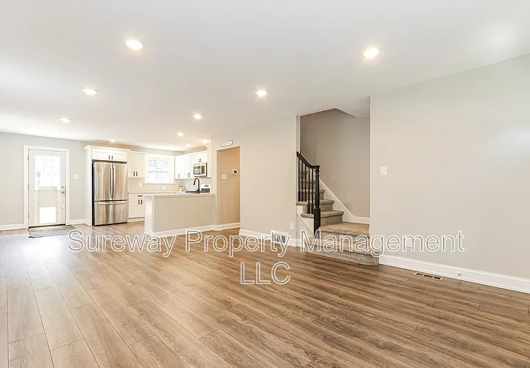 350 Larchwood Rd — Photo 3