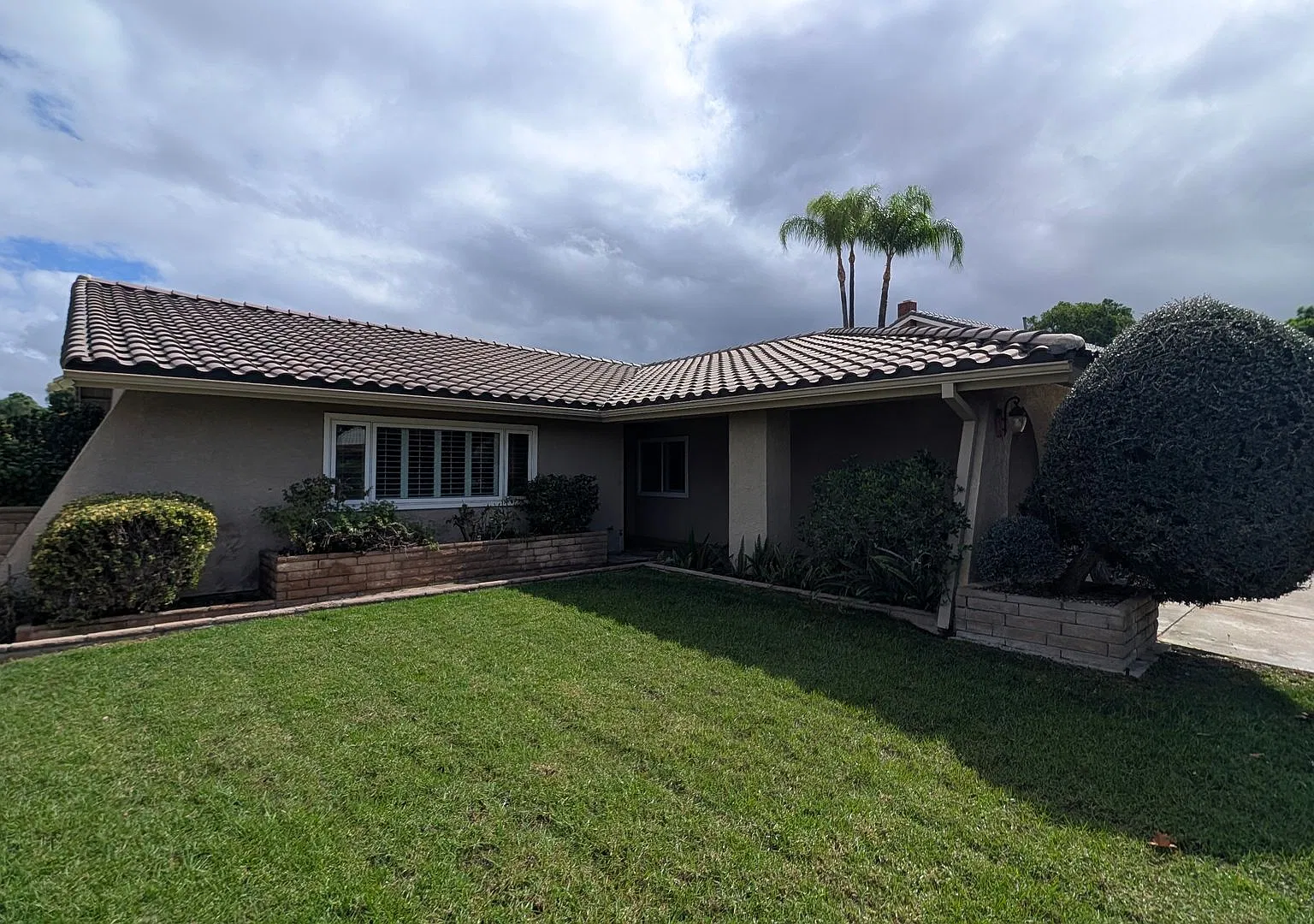 Single-Level home in Canyon Crest for rent — Photo 4