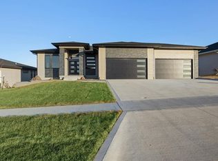 3895 Westwind Ct, Waukee, IA 50263